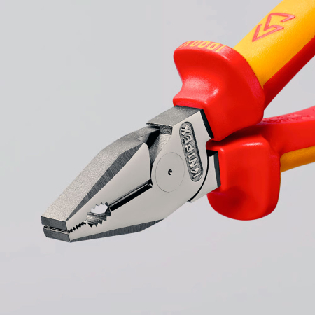 Ізольовані плоскогубці KNIPEX 02 06 180