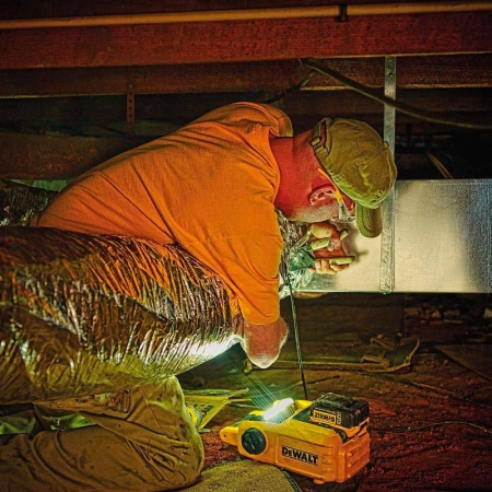 Фонарь аккумуляторный светодиодный DCL060 DeWALT