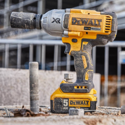Гайковерт ударный DeWALT DCF900P2T